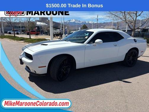 Bright White Clearcoat 2016 Dodge Challenger SXT