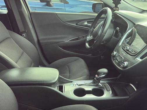 2022 Chevrolet Malibu FWD RS