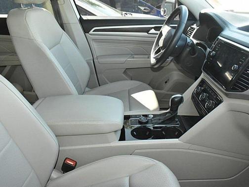 2022 Volkswagen Atlas 3.6L SE w/Technology
