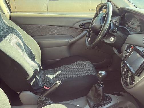 2003 Ford Focus HATCHBACK