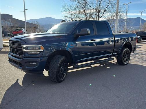 2020 RAM 2500 Laramie Crew Cab 4x4 6'4' Box