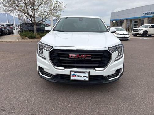 Summit White 2024 GMC Terrain SLE