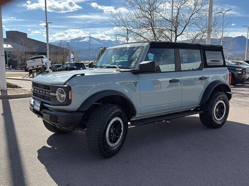 2023 Ford Bronco Base