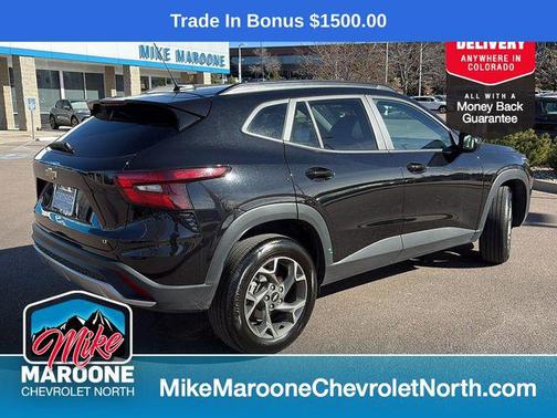 Mosaic Black Metallic 2025 Chevrolet Trax LT