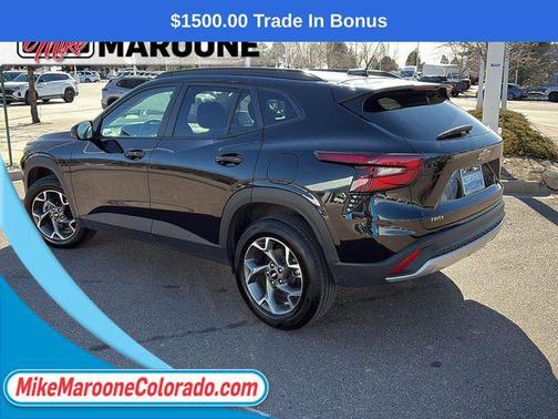 Mosaic Black Metallic 2025 Chevrolet Trax LT