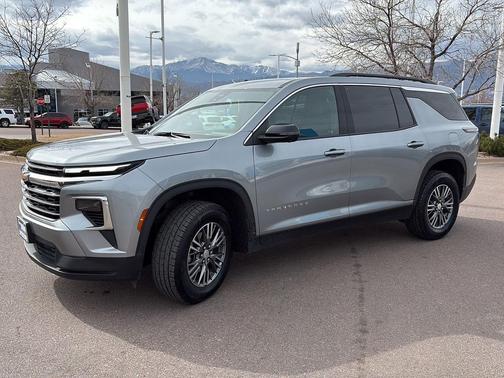 2024 Chevrolet Traverse LT