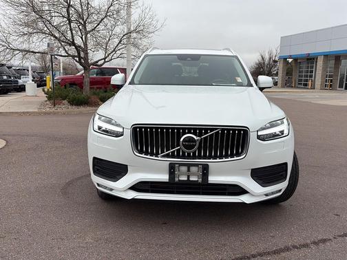 2021 Volvo XC90 T6 Momentum