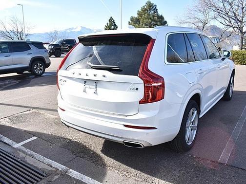 2021 Volvo XC90 T6 Momentum