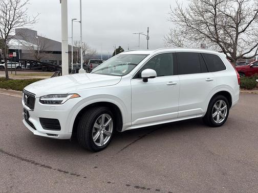 2021 Volvo XC90 T6 Momentum