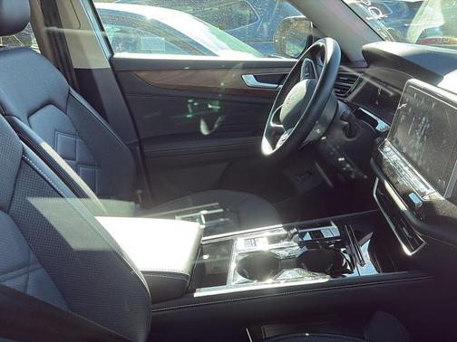 2025 Volkswagen Atlas 2.0T SE w/Technology 4MOTION