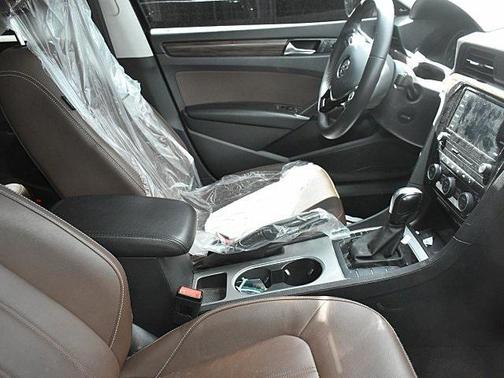 2022 Volkswagen Passat 2.0T Limited Edition