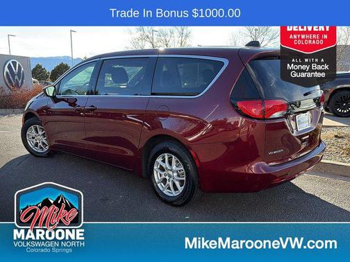 Velvet Red Pearlcoat 2023 Chrysler Voyager LX