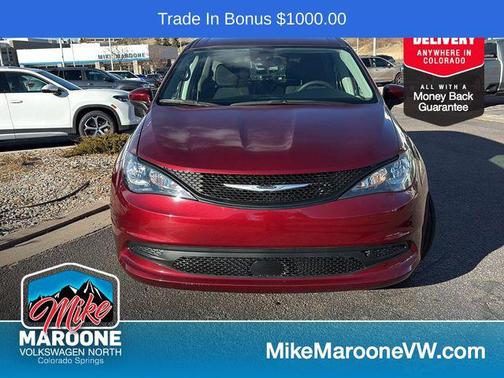 Velvet Red Pearlcoat 2023 Chrysler Voyager LX