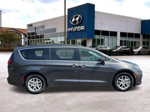 2022 Chrysler Pacifica Touring-L