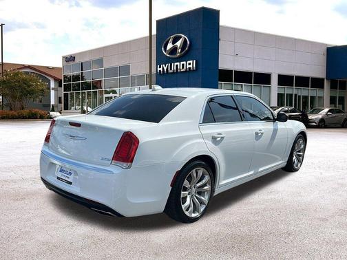 2019 Chrysler 300 Touring