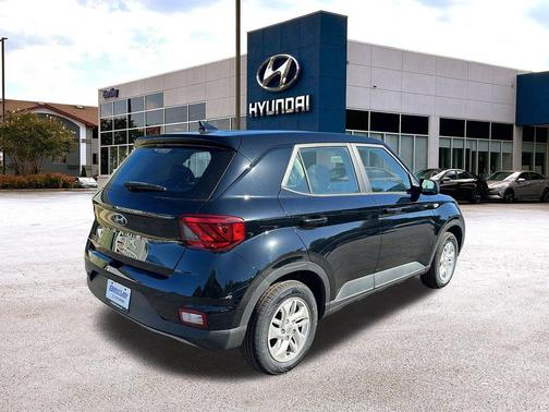 2022 Hyundai VENUE SE