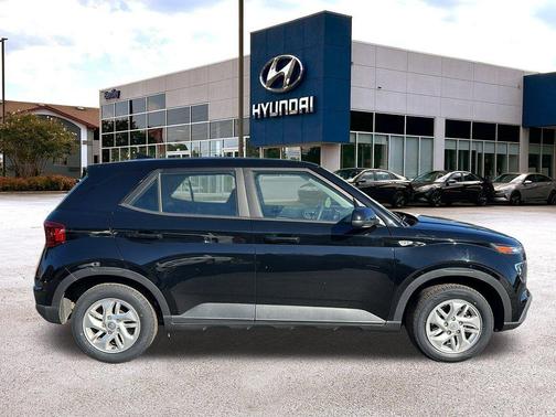 2022 Hyundai VENUE SE