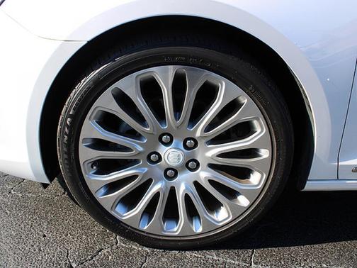 Photo 4 of 31 of 2015 Buick LaCrosse Premium II