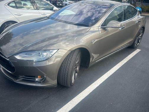 2015 Tesla Model S 90D