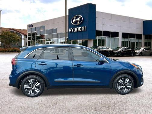2022 Kia Niro LXS