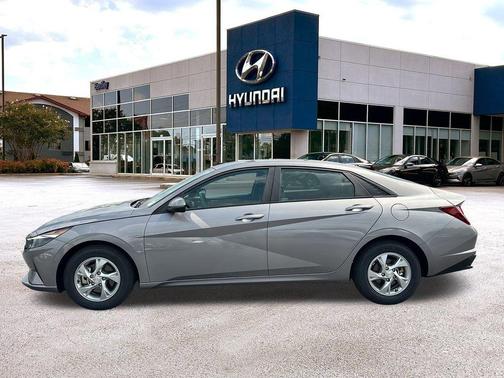 2023 Hyundai ELANTRA SE