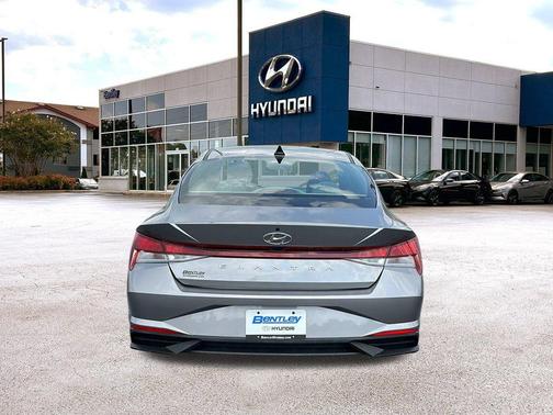 2023 Hyundai ELANTRA SE