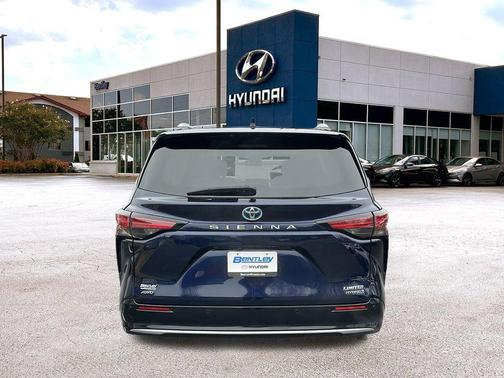 2024 Toyota Sienna Limited