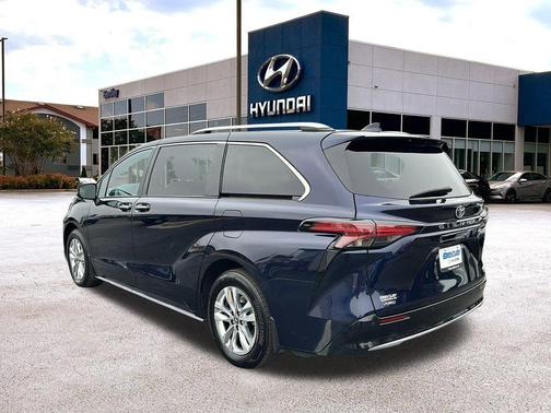 2024 Toyota Sienna Limited