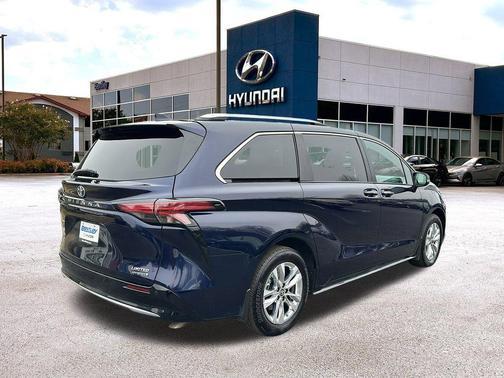 2024 Toyota Sienna Limited