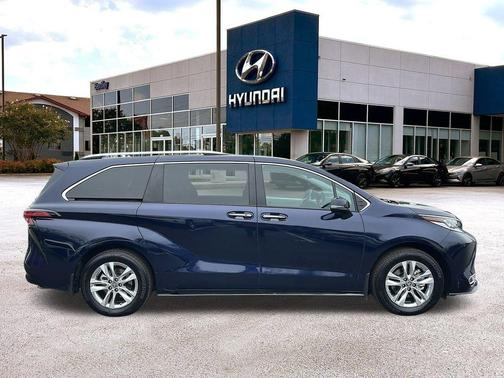 2024 Toyota Sienna Limited