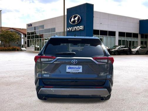 2023 Toyota RAV4 Hybrid XSE