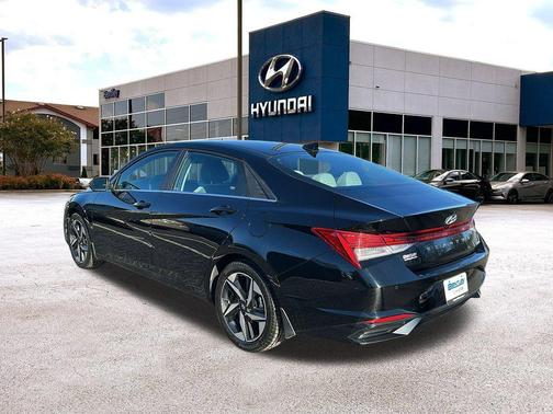 2022 Hyundai ELANTRA Limited