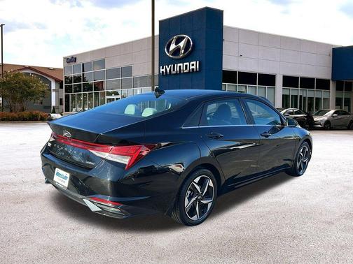 2022 Hyundai ELANTRA Limited