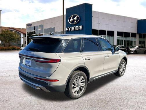 2023 Lincoln Corsair Standard