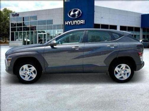 2025 Hyundai KONA SE