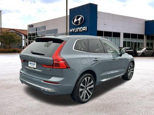 2023 Volvo XC60 B6 Ultimate Bright Theme