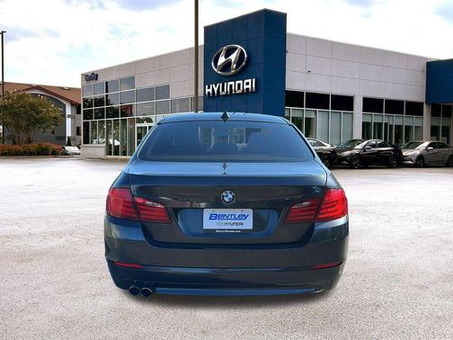 2011 BMW 528 i