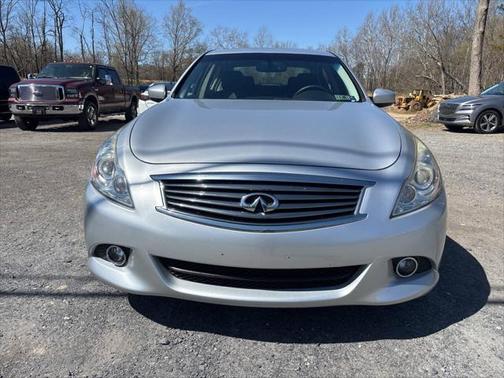 2015 INFINITI Q40 Base