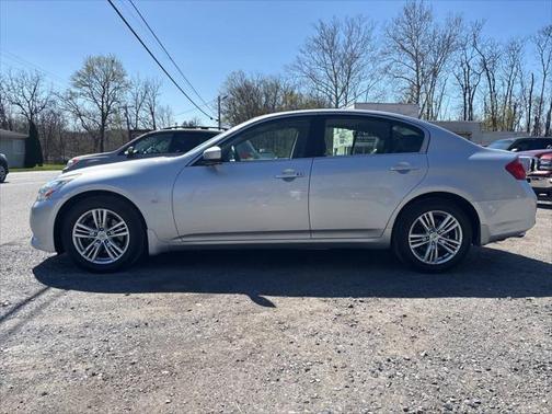 2015 INFINITI Q40 Base
