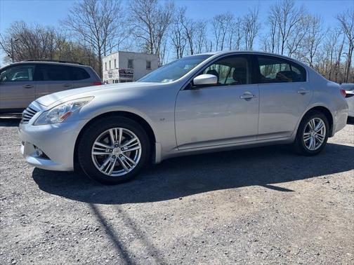 2015 INFINITI Q40 Base