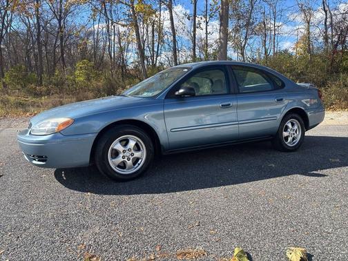 2005 Ford Taurus SE