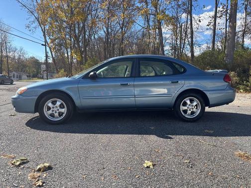 2005 Ford Taurus SE
