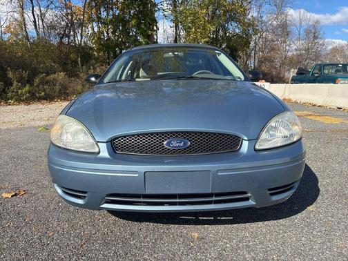 2005 Ford Taurus SE