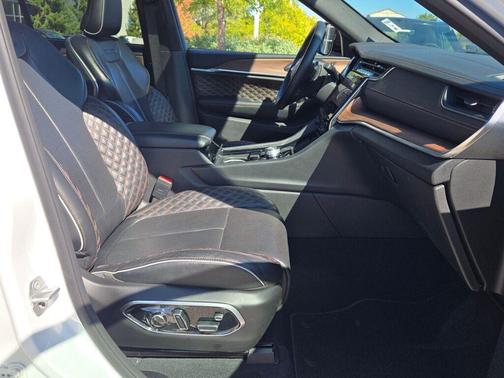 2023 Jeep Grand Cherokee Summit