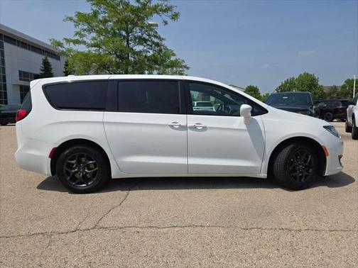 2020 Chrysler Pacifica Touring