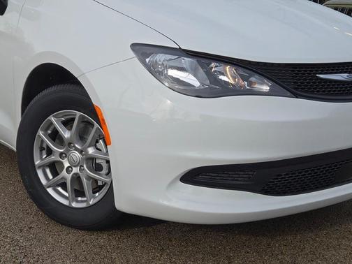 2026 Chrysler Voyager LX