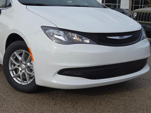 2026 Chrysler Voyager LX