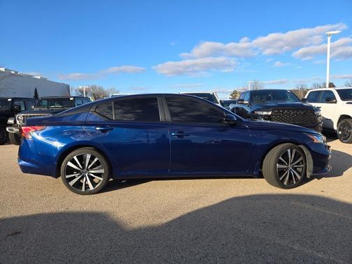 2021 Nissan Altima SR VC-Turbo FWD