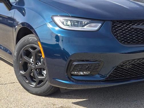 2025 Chrysler Pacifica Hybrid Premium S Appearance Pkg