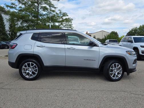 2024 Jeep Compass Latitude Lux